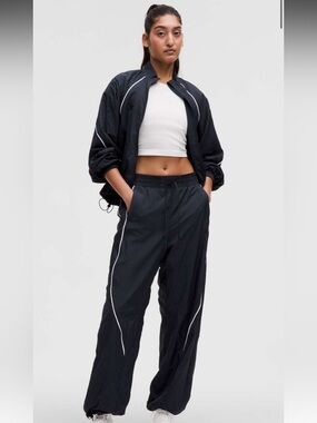Lululemon License to Train Lightweight Jacket
True Navy #Lululemon #athletic #ac